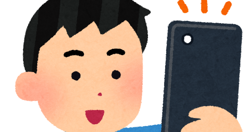 スマホの画面を見る男性